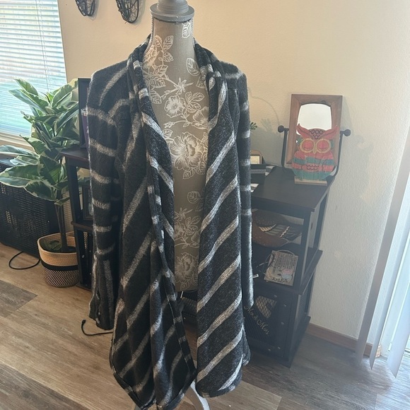 Knox Rose, large oversized long line, open front cardigan - Picture 9 of 11